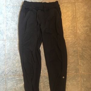 Lululemon ankle stretch pant (wind resistant)